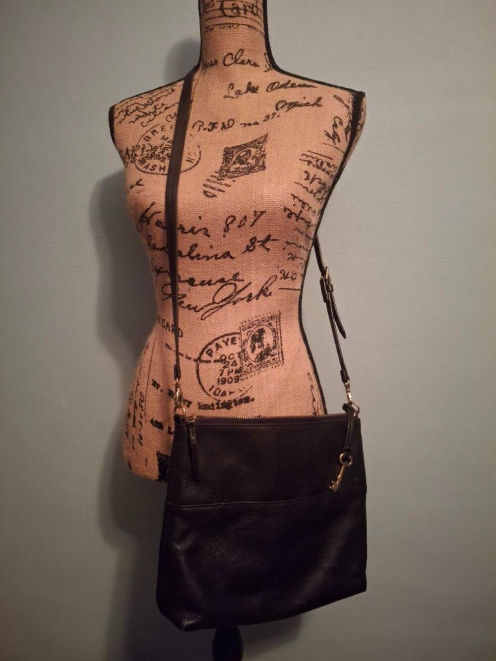Black Leather Fossil Crossbody Bag with Gold Key/Accents & Adjustable Strap